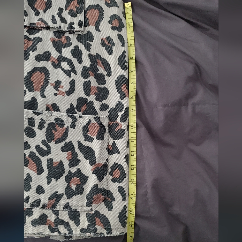 Leopard Vest size L - Picture 3 of 7